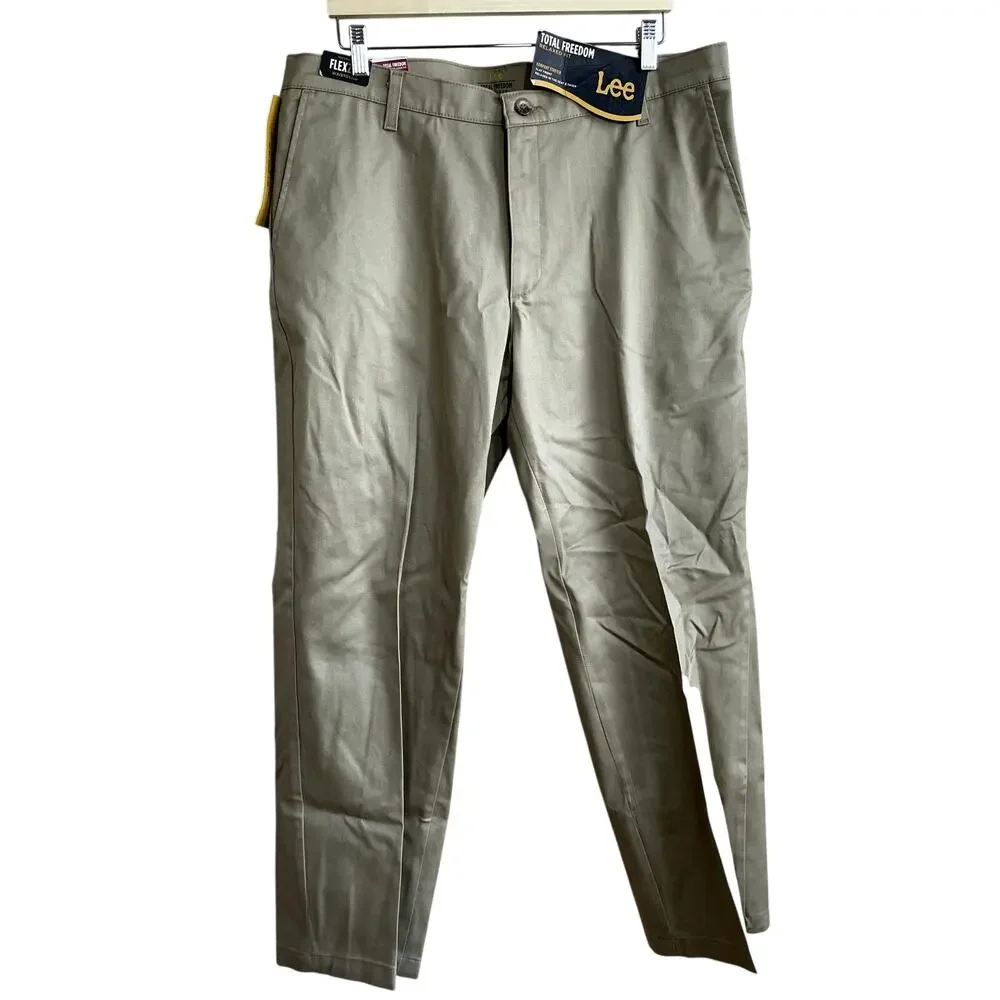NWT Lee total freedom relaxed fit stain repellent men's khaki trousers 36 X 29‎